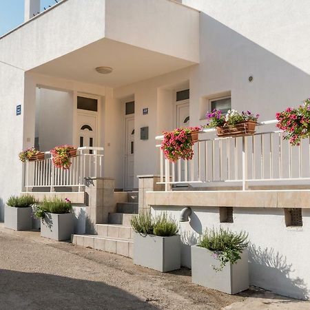Apartments Galeb Blace Bagian luar foto