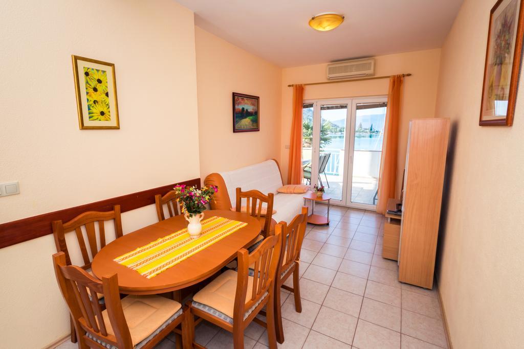 Apartments Galeb Blace Bagian luar foto