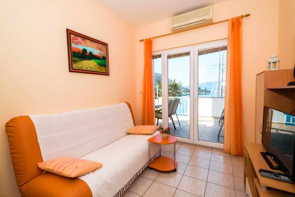 Apartments Galeb Blace Bagian luar foto