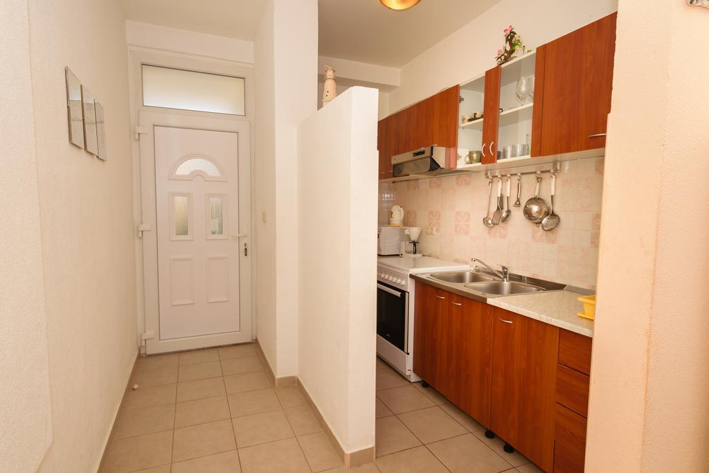 Apartments Galeb Blace Bagian luar foto