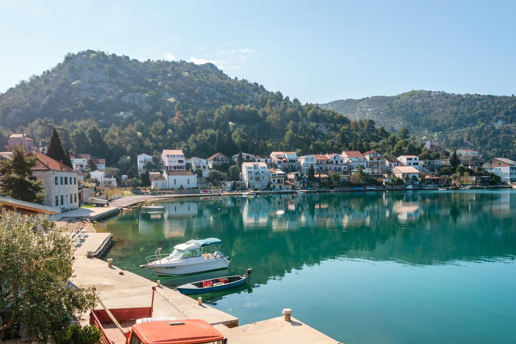 Apartments Galeb Blace Bagian luar foto