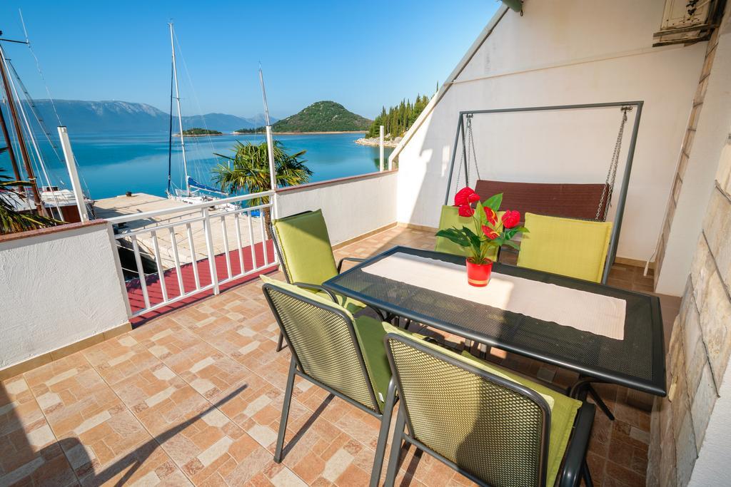 Apartments Galeb Blace Bagian luar foto