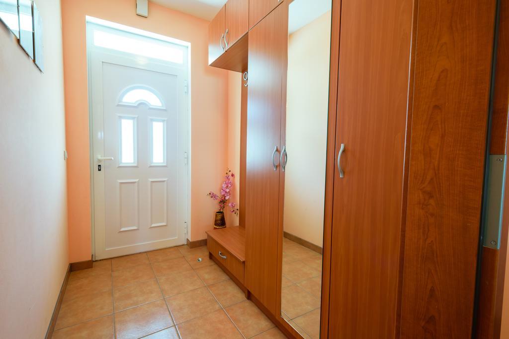 Apartments Galeb Blace Bagian luar foto