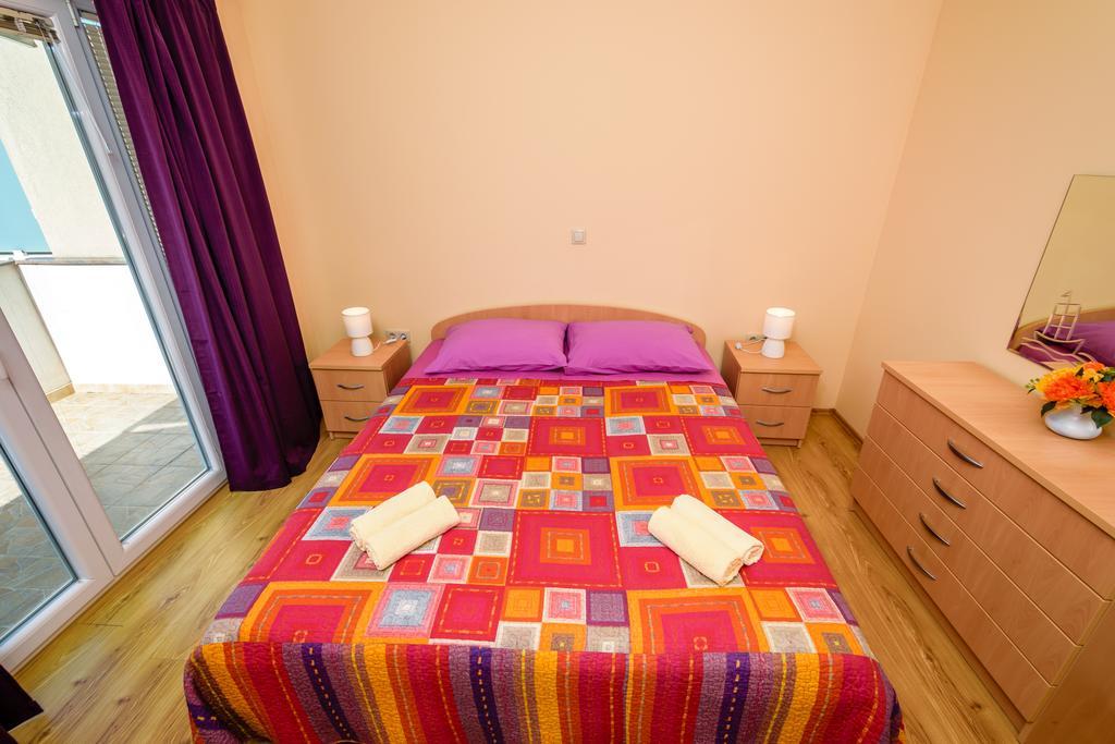 Apartments Galeb Blace Bagian luar foto