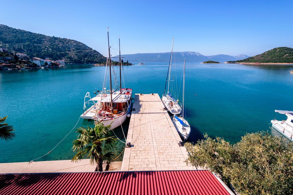 Apartments Galeb Blace Bagian luar foto