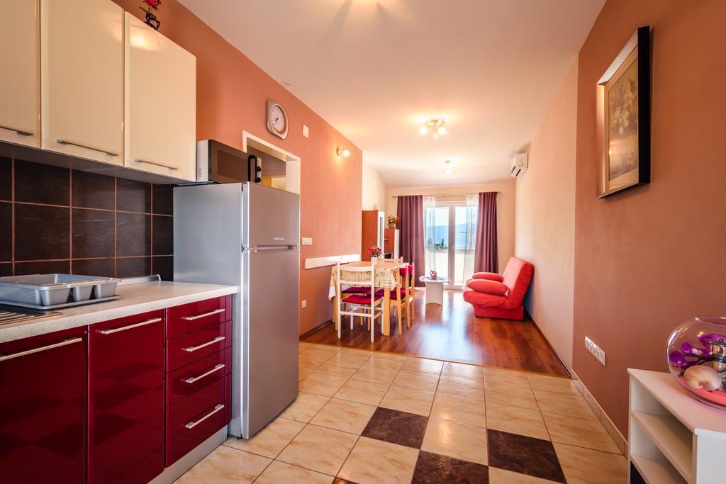 Apartments Galeb Blace Bagian luar foto