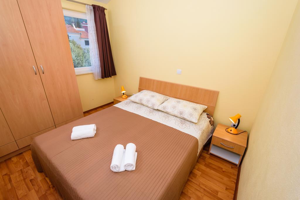 Apartments Galeb Blace Bagian luar foto