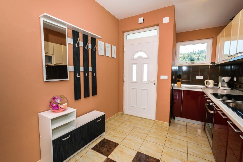 Apartments Galeb Blace Bagian luar foto