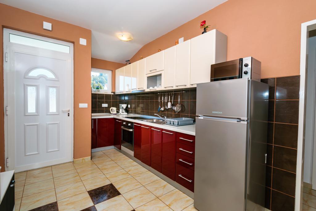 Apartments Galeb Blace Bagian luar foto