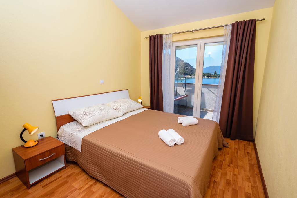 Apartments Galeb Blace Bagian luar foto