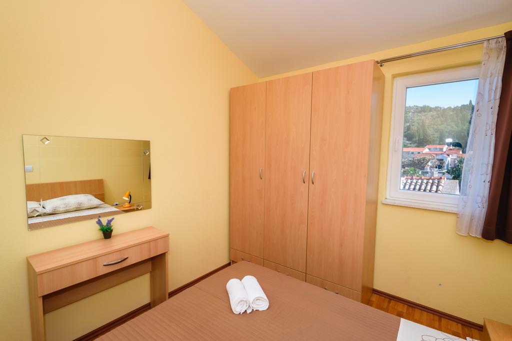 Apartments Galeb Blace Bagian luar foto