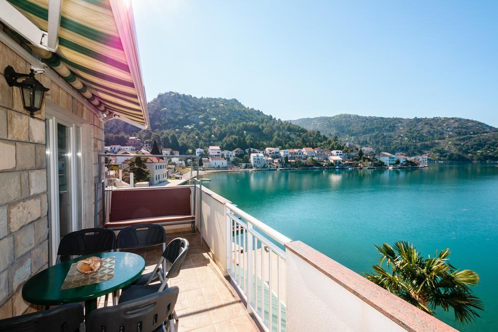 Apartments Galeb Blace Bagian luar foto