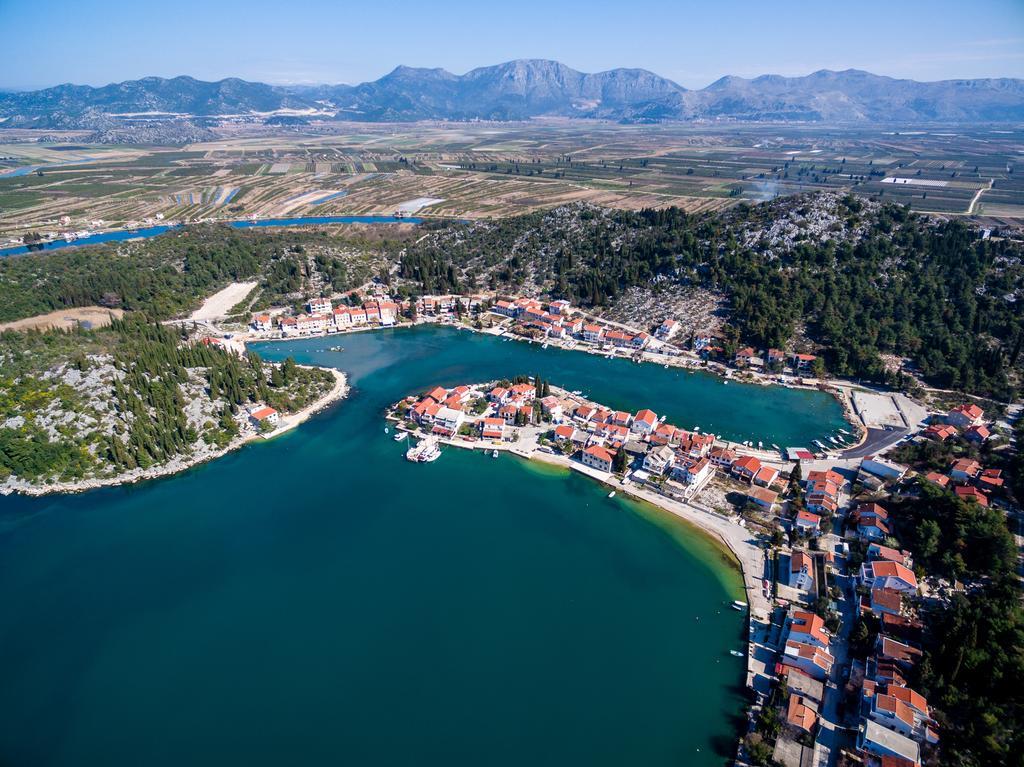Apartments Galeb Blace Bagian luar foto
