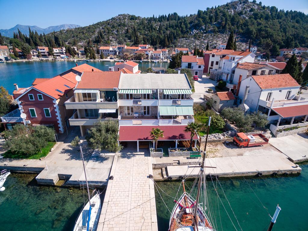 Apartments Galeb Blace Bagian luar foto